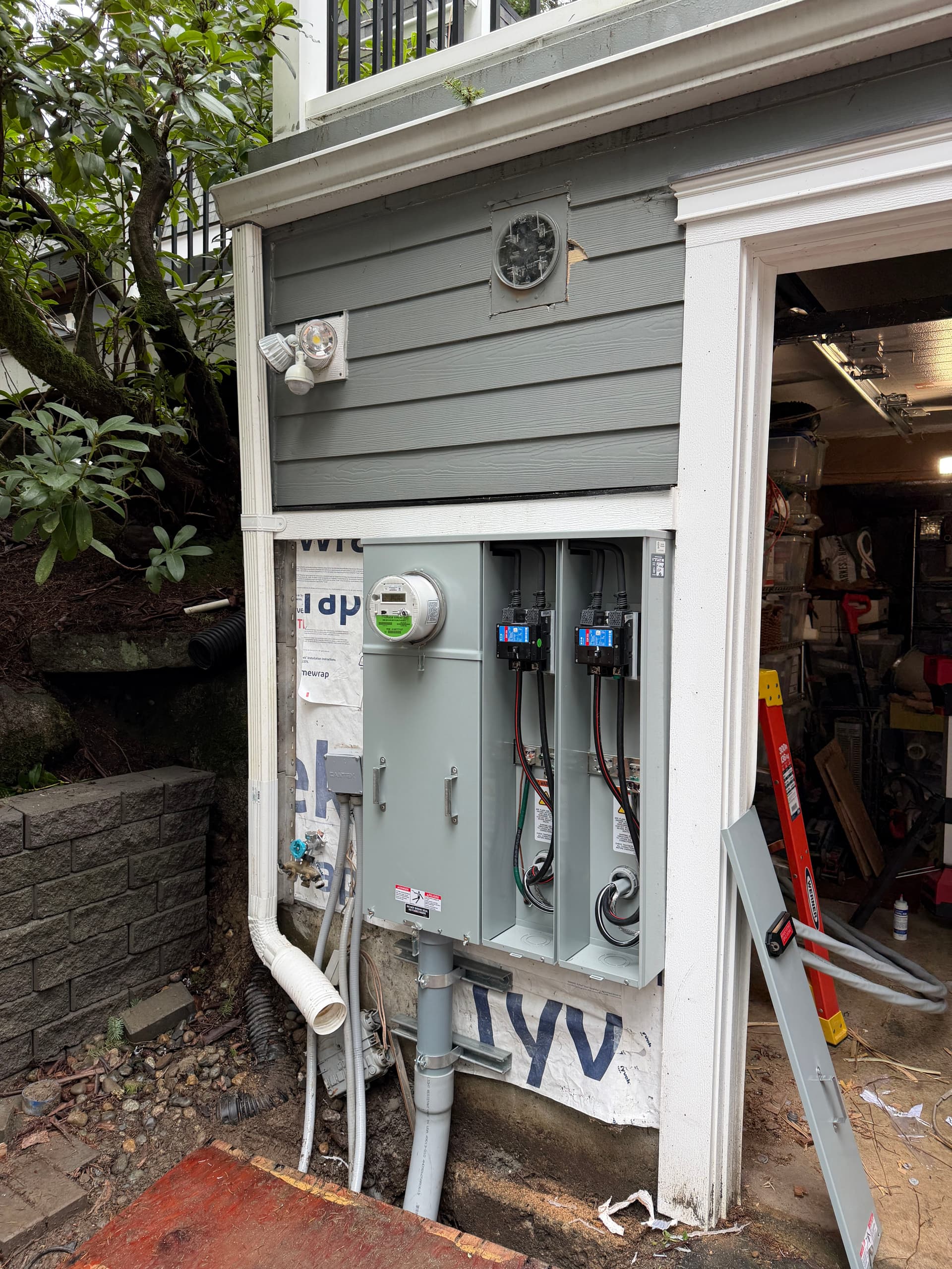 Gallery photos for Dual 200-Amp Panel Replacement With New Meter Disconnect: Image #2