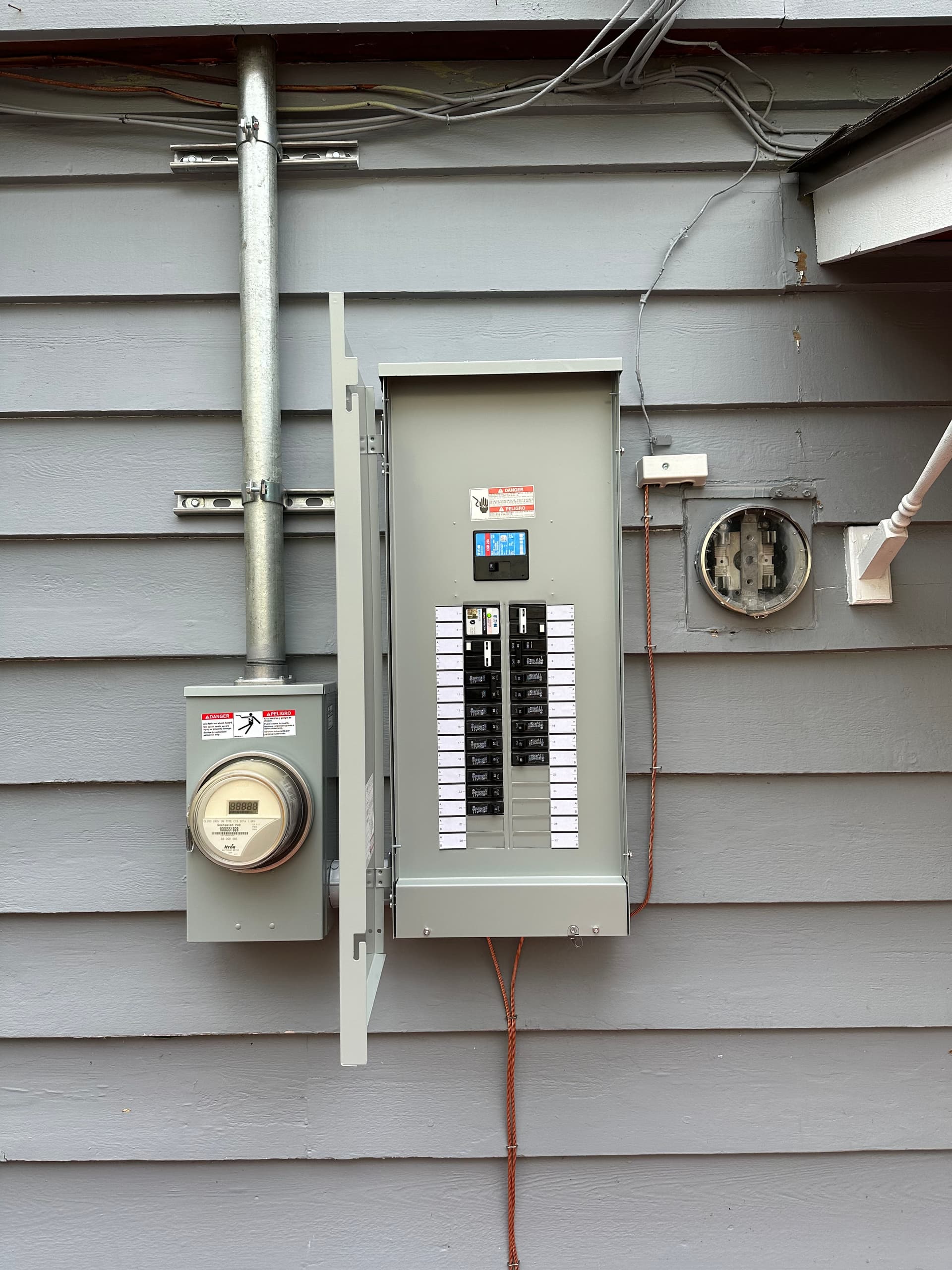 Gallery photos for 200 Amp Panel Upgrade and Relocation Done Right: Image #2