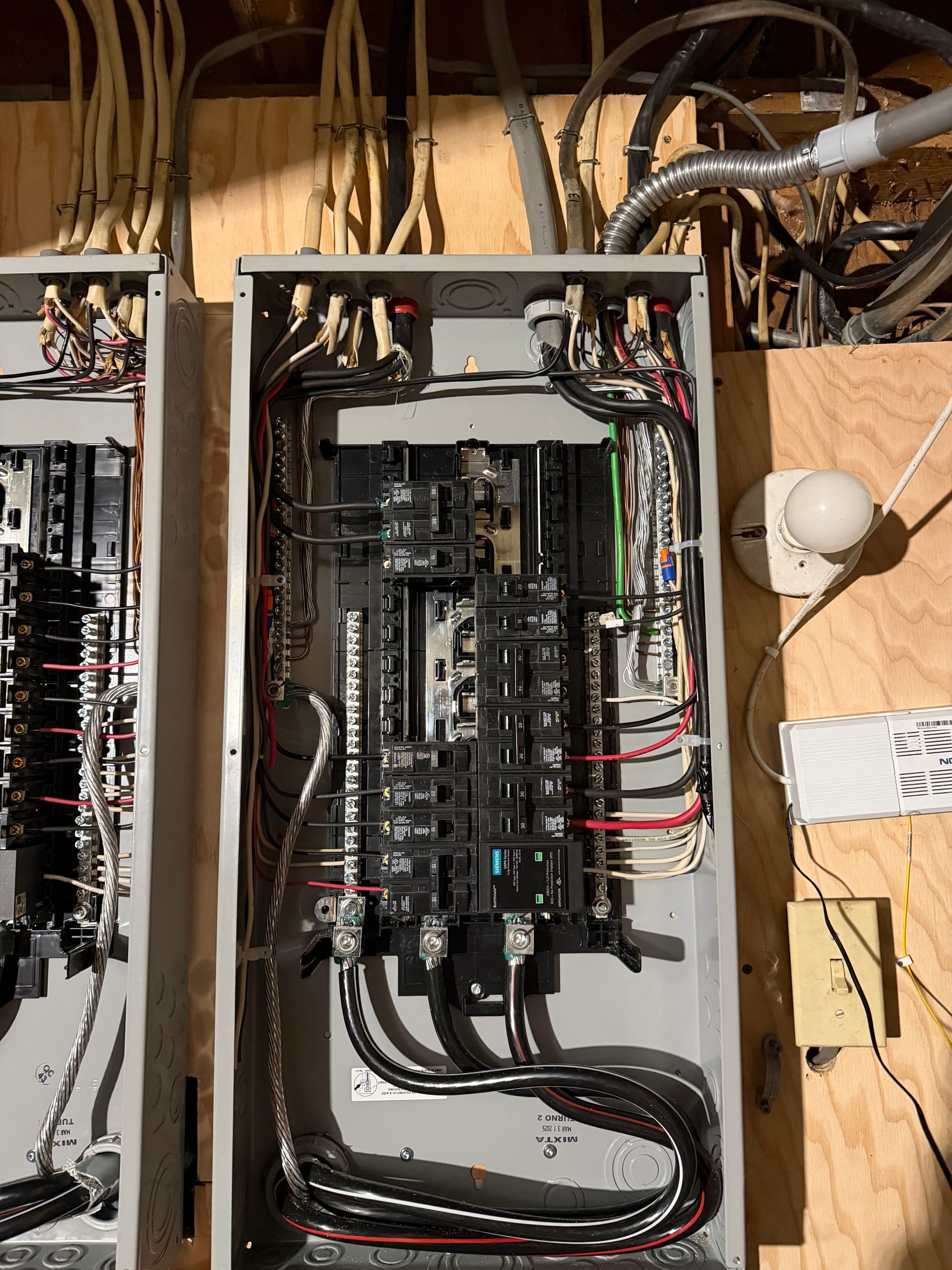 Gallery photos for Dual 200-Amp Panel Replacement With New Meter Disconnect: Image #3